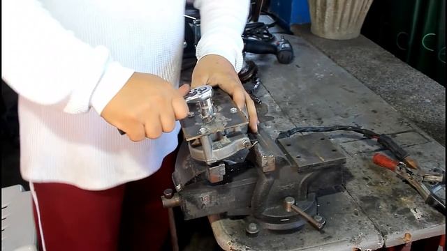 Diy Electric Hoist Using Bicycle Parts And Wiper Motor смотреть онлайн