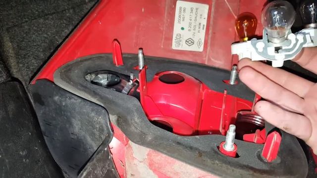How to replace Renault Megane 2 brake and tail light bulb смотреть онлайн