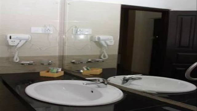 Шри-Ланка, Colombo District, Дехивала-Маунт-Лавиния - Hotel Sunhill смотреть онлайн