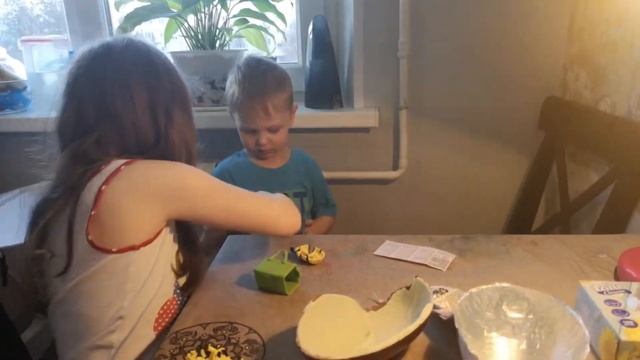 БИГ КИНДЕР !!!!!Подарок на 8 марта дочке 6 лет !!!! смотреть онлайн