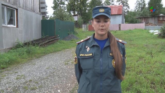 С разъяснениями требований пожарной безопасности сотрудники МЧС выходят на дачные участки смотреть онлайн