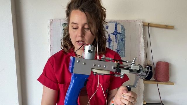 HOW TO USE A TUFTING GUN | & other tips for making a rug смотреть онлайн