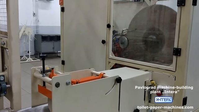 Автоматический резак кулисного типа для туалетной бумаги смотреть онлайн