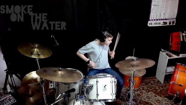 Smoke on the water - Deep purple (drum cover by Ákos Málovics) смотреть онлайн