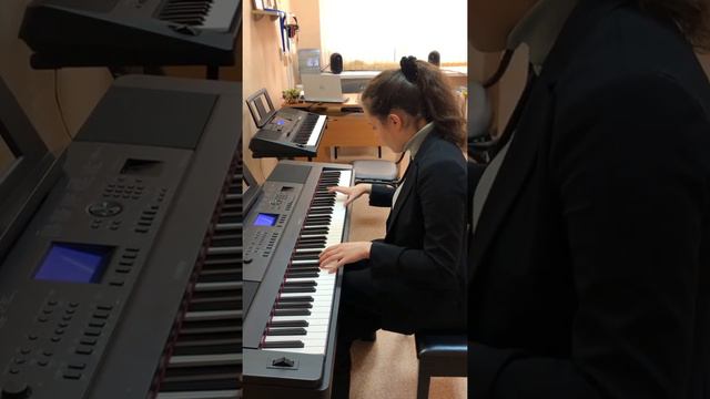 Деркач Лиза - "Пять четвертей" смотреть онлайн