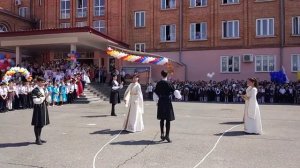 Осетинский танец «Хонга кафт» 9а класс МБОУ Лицей г. Владикавказ последний звонок