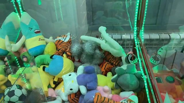 КЛАССНЫЙ МИШКА ТЕДДИ В АППАРАТЕ ИГРУШЕК И ЕЩЁ КТО-ТО? смотреть онлайн