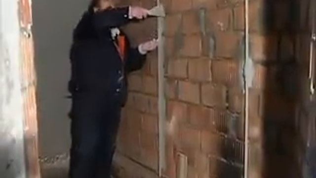 Выравнивание стен цементно песчанной смесью М150 смотреть онлайн