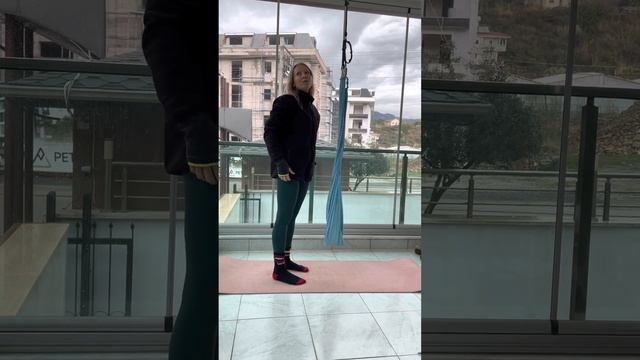 Асаны в низком гамаке. Йога для детей смотреть онлайн