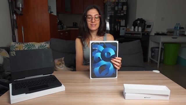 Распаковка iPad Air 5 + Magic Keyboard + Apple Pencil смотреть онлайн