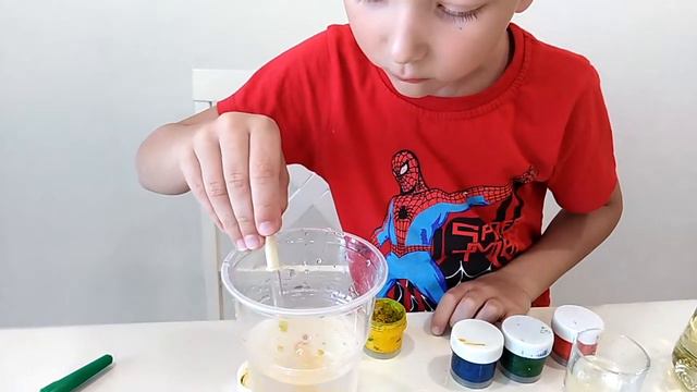 Красивый опыт для детей "Цветные икринки" смотреть онлайн