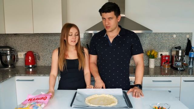 ГОТОВИМ ПИЦЦУ С МАРШМЕЛОУ И M&M's! | M&M's PIZZA | SWEET HOME смотреть онлайн