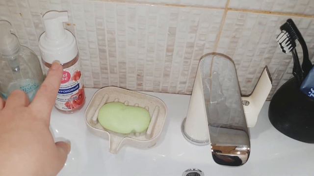 Запрос. Где и как хранится уходовая косметика в ванной смотреть онлайн