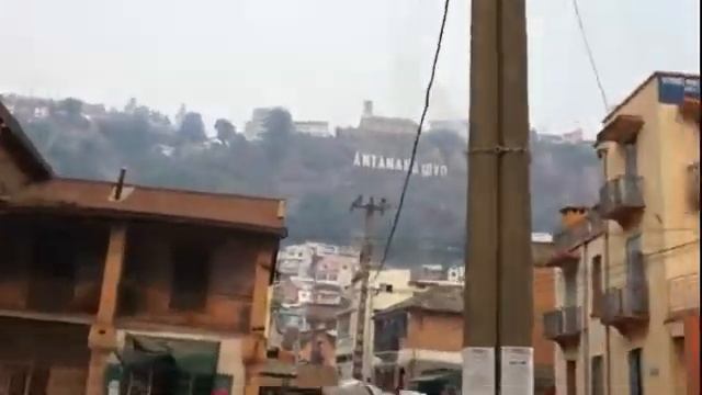 Мадагаскар Тана Дети играют в регби смотреть онлайн