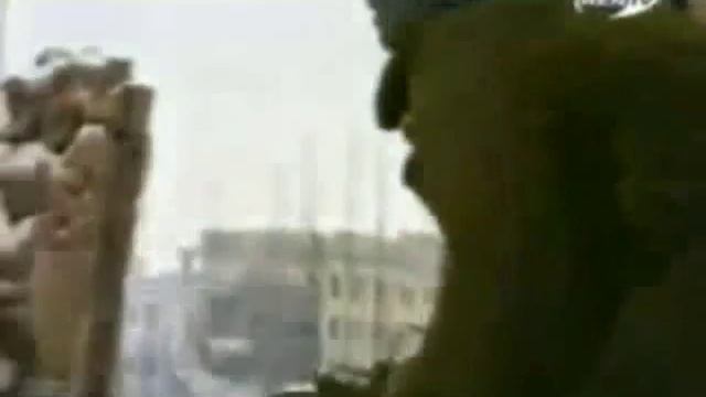 Грозный. Совмин. Водружение флага России десантниками 98 вдд (смотреть с 2.20) смотреть онлайн