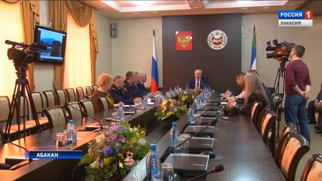 В правительстве Хакасии разрабатывают проект о запрете рыбалки в верховьях реки Абакан. 10.03.2017 смотреть онлайн