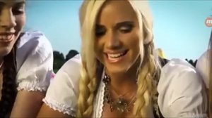 Три немки круто поют про животных