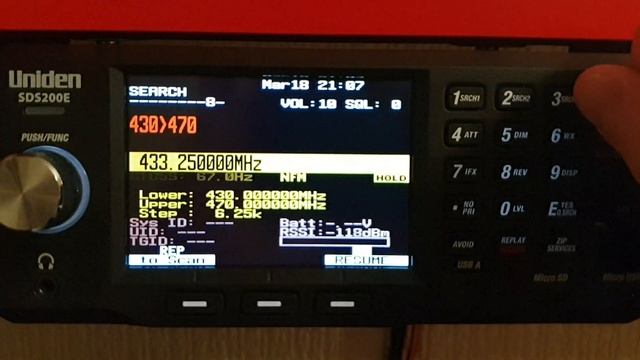 Icom IC-R8600 vs Uniden SDS200E смотреть онлайн