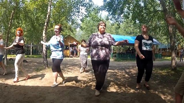 Танец под песню "Мама не велит" (Балаган-Лимитед) смотреть онлайн