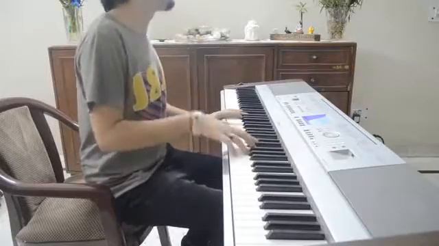 Как он классно играет Calvin Harris   OUTSIDE ft Ellie Goulding  Cover