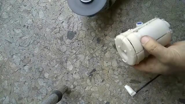 Бензофильтр после 90 тысяч миля что внутри?? --- Gas filter after 90 thousand miles what's inside?? смотреть онлайн
