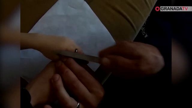 Спасатели достали палец малыша из замка смотреть онлайн