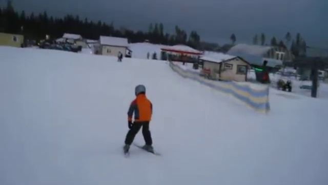 Дима, 7 лет 18 12 2016 Второй самостоятельный проезд по взрослому склону смотреть онлайн