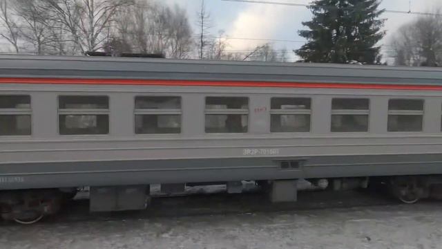 Электропоезд ЭД2Т-0020 с вагонами ЭР2Р-701507 и ЭР2Р-702407 платформа 76 км смотреть онлайн