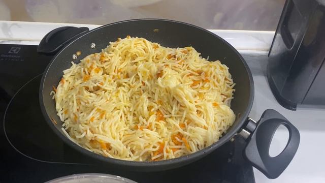Вкусный ужин! Спасаем вермишель, сочные отбивные из грудки, гренки и 🥗 смотреть онлайн