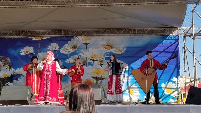 Елена Козлова и НАМИ "Визит". Гляжу в озёра синие. 09.05.2022г. Чусовой. смотреть онлайн
