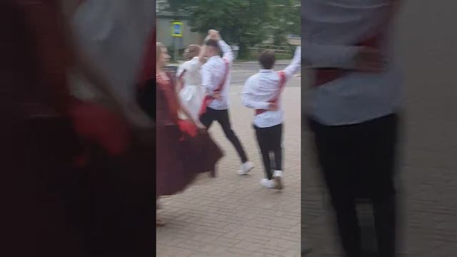 Последний школьный вальс. 10.06.2022. Дочьвыпускница. смотреть онлайн