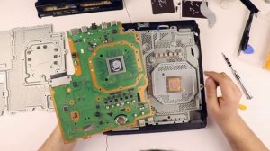 Разбор, чистка, замена термопасты, сборка PS4 Pro CUH 7216B