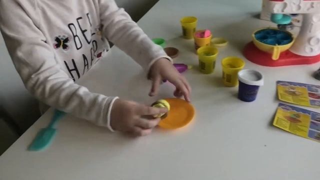 Play Doh Kitchen -ВОЛШЕБНЫЙ миксера для конфет!!! смотреть онлайн