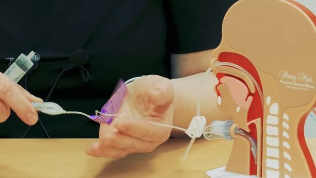 Для родителей: Использование голосового клапана у пациента с трахеостомой.