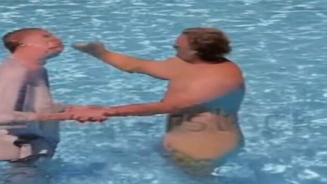 [AI] bill gates shaking hands with short man in the pool смотреть онлайн