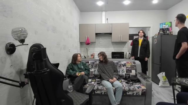 МАФАНЯ ИРЛ ПРАНК ПОЗВАЛИ ДЕВУШЕК НО ПРИШЁЛ БРАТ АУТИСТ смотреть онлайн