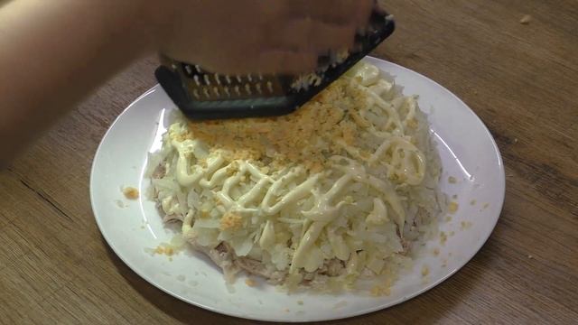 Салат "Невеста" с курицей (Вкусный и Нежный). Съедается первым! смотреть онлайн