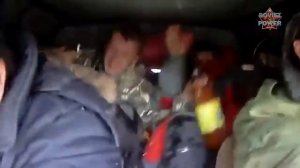 Прикол Мужики на уазике под музыку гонят/Russian men