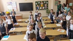 весёлый урок и песня «Смешной человек на крыше живёт, смешной человек ириски жуёт» (часть 2)