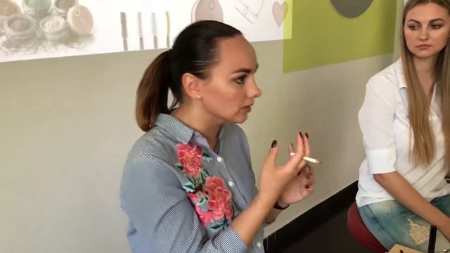 Макияж губ, красная помада смотреть онлайн