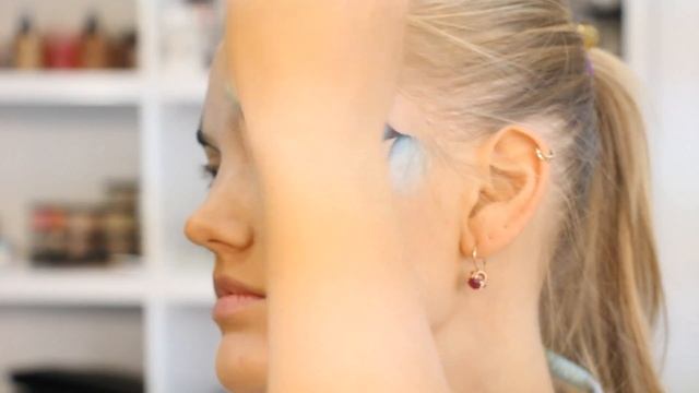 Fantasy make up in pencil technique \ Фантазийный макияж в карандашной технике смотреть онлайн