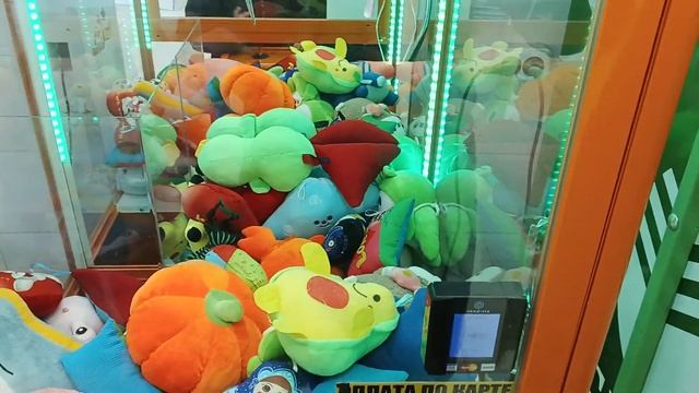 Играем в Автомат хватайка ? получилось ли нам выиграть игрушку ? ?✌ смотреть онлайн