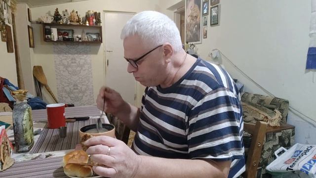 Человек живёт долго, если у него много друзей , готовых безвозмездно помочь в ответ на его добро !! смотреть онлайн
