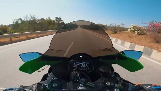 BMW M2 Competition Girl ? likes Kawasaki ZX-10R ⚠️ смотреть онлайн
