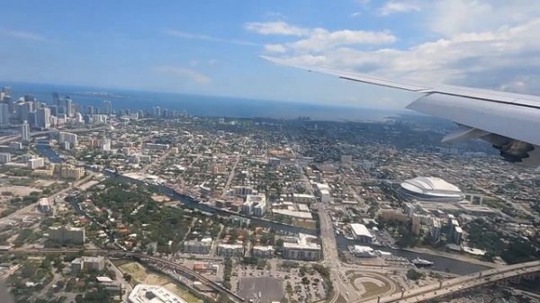 Lufthansa Airlines, Boeing 747-8 (B747-8), Landing in Miami Airport(MIA), Flying over Miami downtow