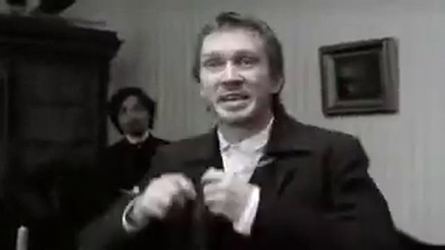 Идиот. Люди друг друга на глаз сортируют_.avi смотреть онлайн