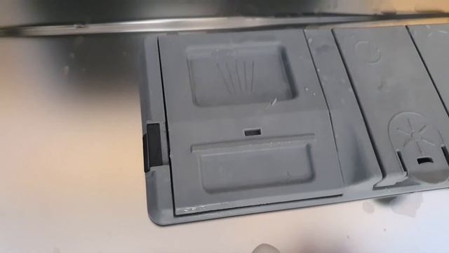 Adjusting the salt and rinse aid levels on a hotpoint dishwasher. смотреть онлайн