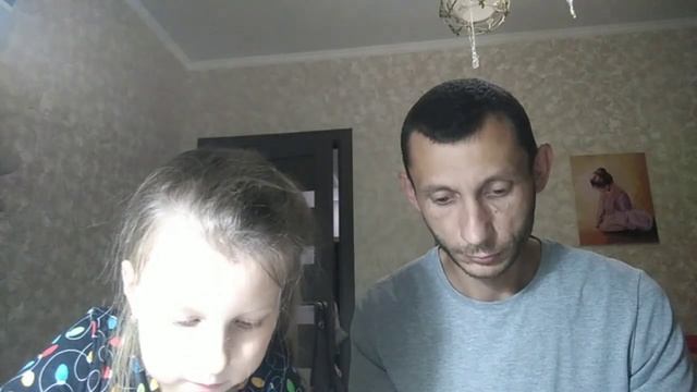 Челендж слепи-нарисуй. Папа слепил колобка с усами ?? смотреть онлайн
