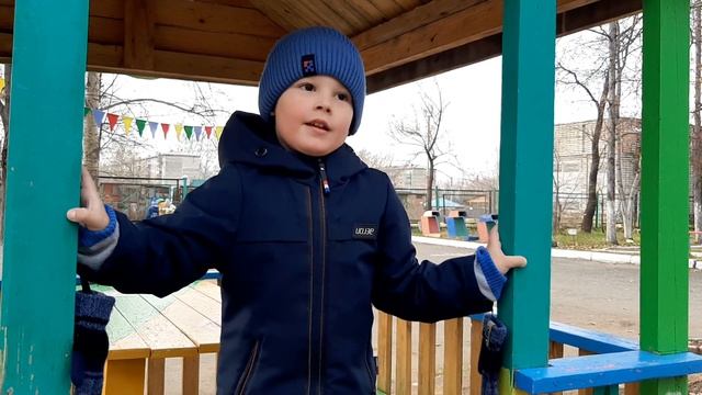 Лучников Семен читает стихотворение про папу смотреть онлайн