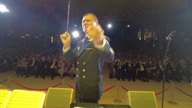 «Эй, ямщик, гони-ка к „Яру“», солист – Максим Маклаков, июнь 2022 смотреть онлайн